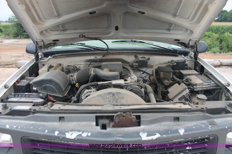 image for item C2679 1997 GMC Sierra 3500 flatbed pickup truck