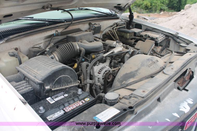 image for item C2679 1997 GMC Sierra 3500 flatbed pickup truck