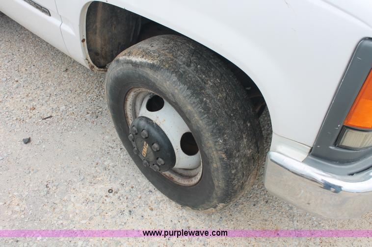 image for item C2679 1997 GMC Sierra 3500 flatbed pickup truck