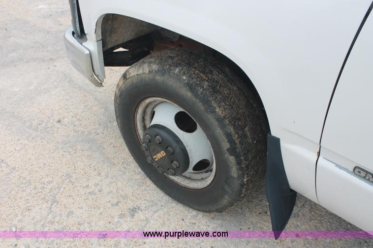 image for item C2679 1997 GMC Sierra 3500 flatbed pickup truck