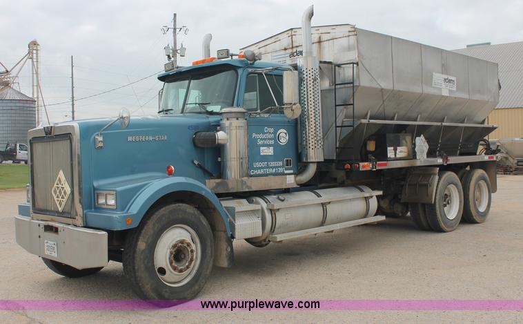 image for item C2680 1995 Western Star 4964F fertilizer tender truck