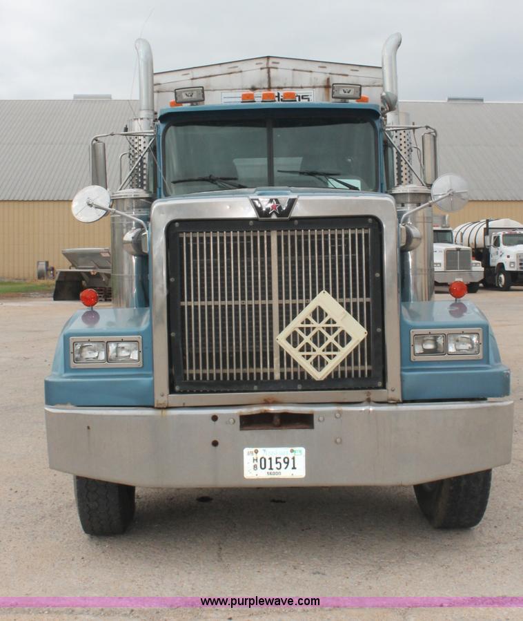 image for item C2680 1995 Western Star 4964F fertilizer tender truck