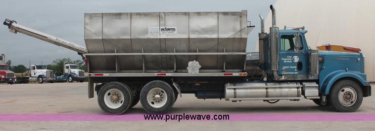 image for item C2680 1995 Western Star 4964F fertilizer tender truck