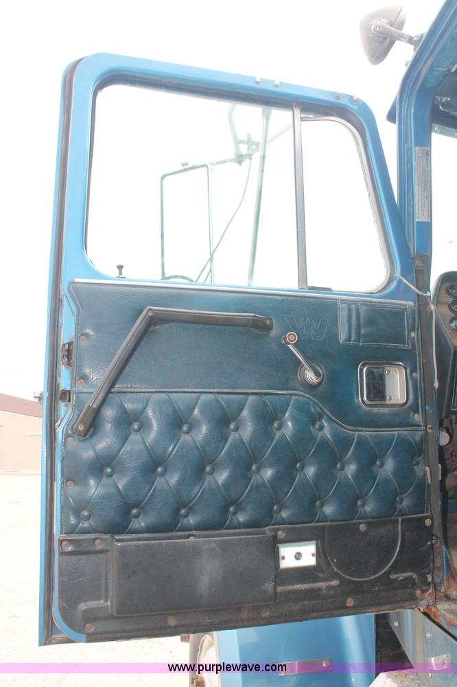 image for item C2680 1995 Western Star 4964F fertilizer tender truck