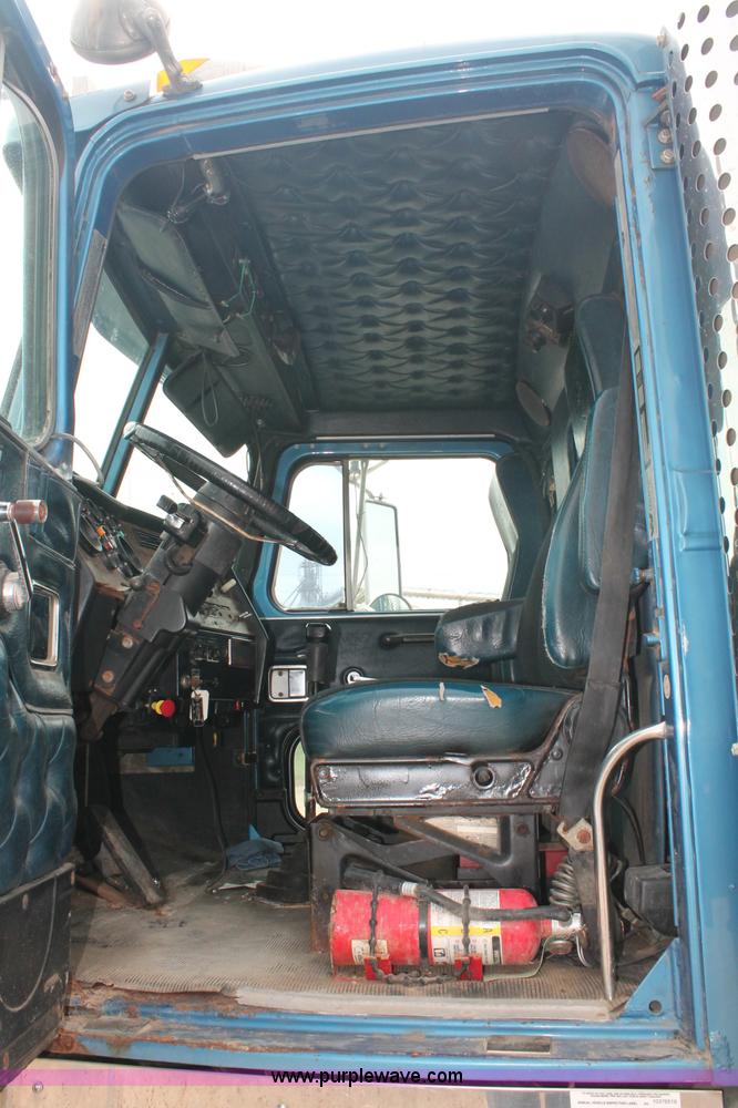 image for item C2680 1995 Western Star 4964F fertilizer tender truck