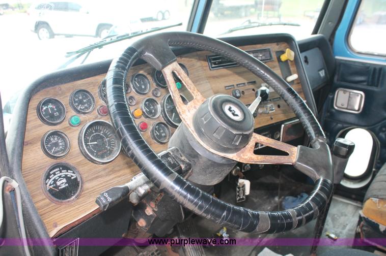 image for item C2680 1995 Western Star 4964F fertilizer tender truck