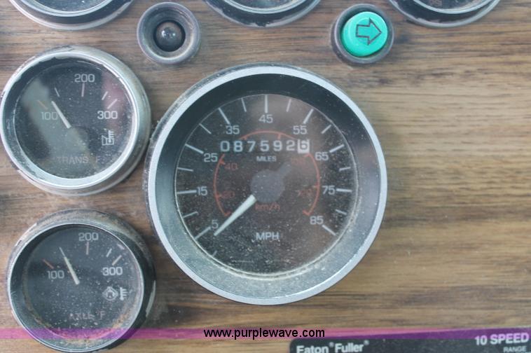 image for item C2680 1995 Western Star 4964F fertilizer tender truck