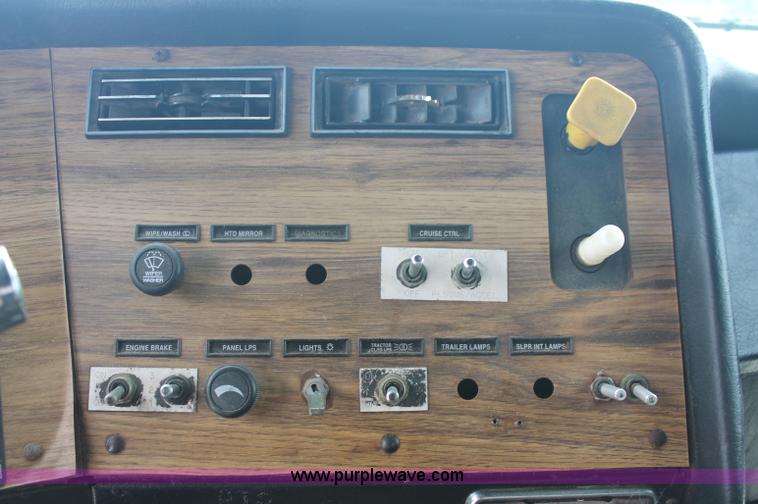 image for item C2680 1995 Western Star 4964F fertilizer tender truck