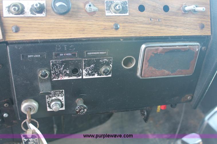 image for item C2680 1995 Western Star 4964F fertilizer tender truck