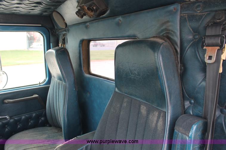 image for item C2680 1995 Western Star 4964F fertilizer tender truck