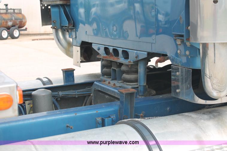 image for item C2680 1995 Western Star 4964F fertilizer tender truck