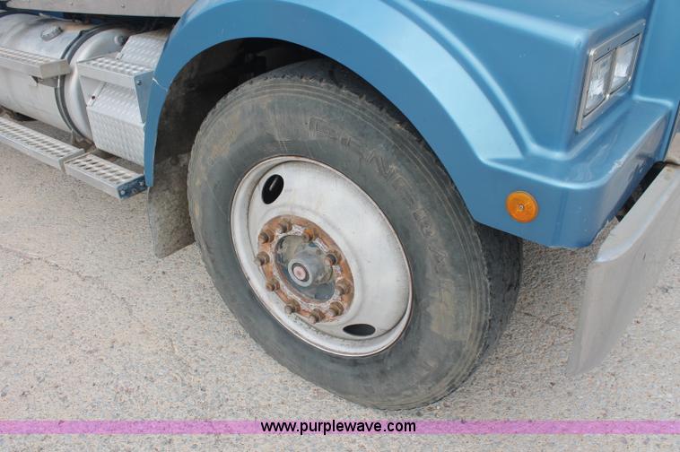 image for item C2680 1995 Western Star 4964F fertilizer tender truck