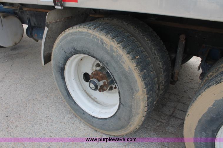 image for item C2680 1995 Western Star 4964F fertilizer tender truck