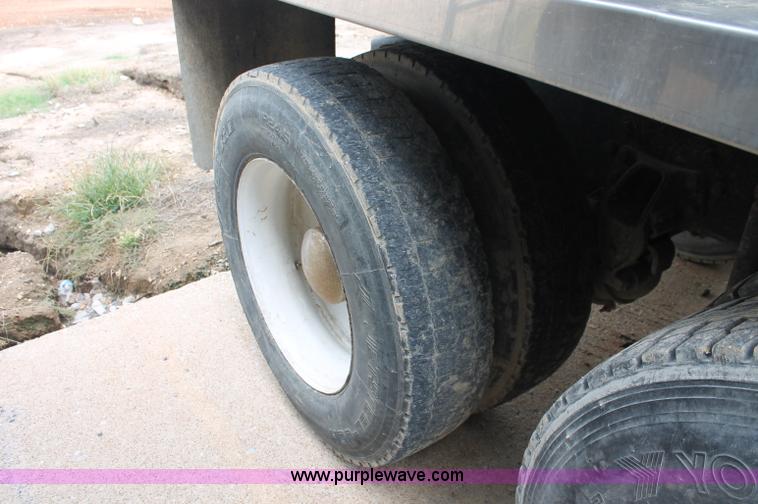 image for item C2680 1995 Western Star 4964F fertilizer tender truck