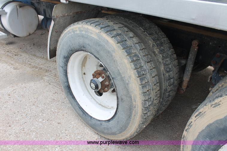 image for item C2680 1995 Western Star 4964F fertilizer tender truck