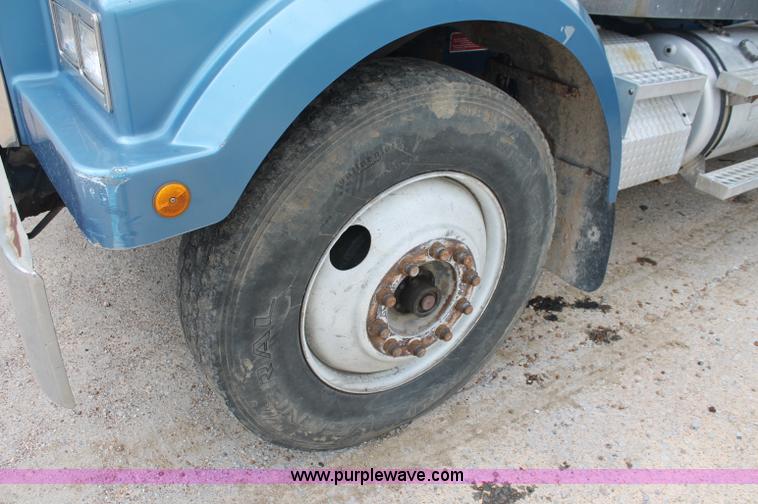 image for item C2680 1995 Western Star 4964F fertilizer tender truck