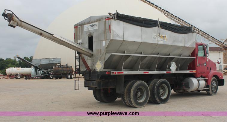 image for item C2681 1991 Volvo White GMC Aero WCA fertilizer tender truck