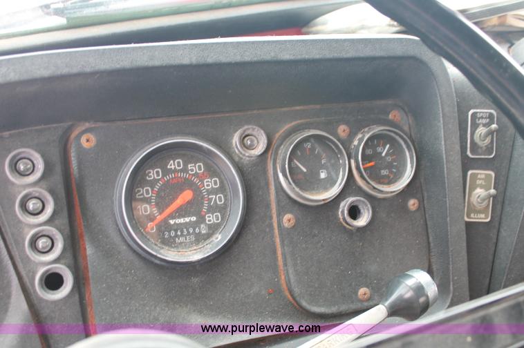 image for item C2681 1991 Volvo White GMC Aero WCA fertilizer tender truck