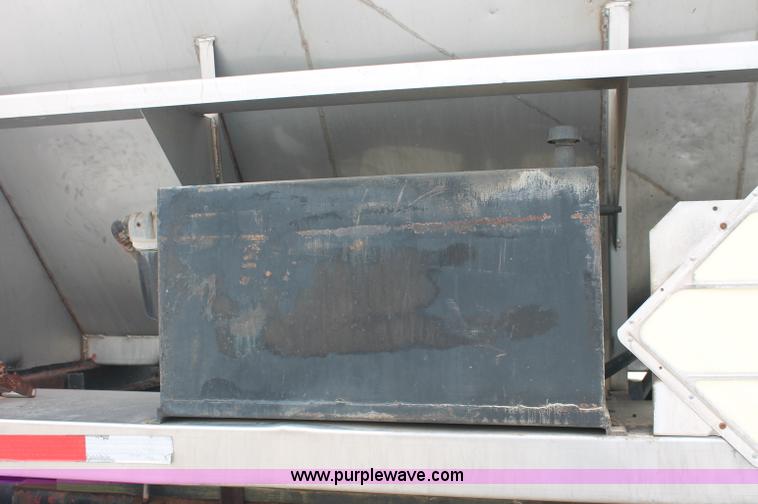 image for item C2681 1991 Volvo White GMC Aero WCA fertilizer tender truck