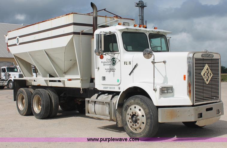 image for item C2682 1986 Freightliner Conventional FLC120-64T fertilizer tender truck