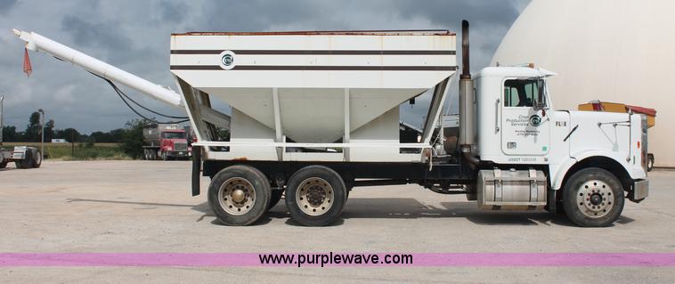 image for item C2682 1986 Freightliner Conventional FLC120-64T fertilizer tender truck