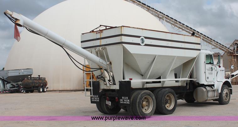 image for item C2682 1986 Freightliner Conventional FLC120-64T fertilizer tender truck