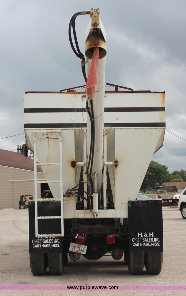 image for item C2682 1986 Freightliner Conventional FLC120-64T fertilizer tender truck