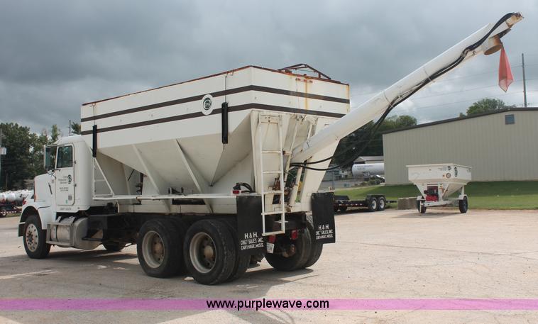 image for item C2682 1986 Freightliner Conventional FLC120-64T fertilizer tender truck