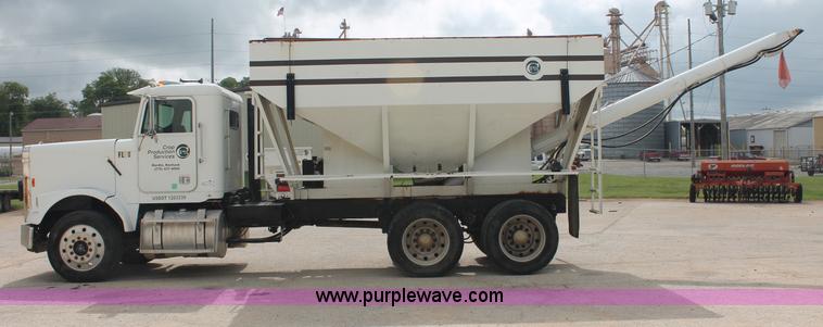 image for item C2682 1986 Freightliner Conventional FLC120-64T fertilizer tender truck