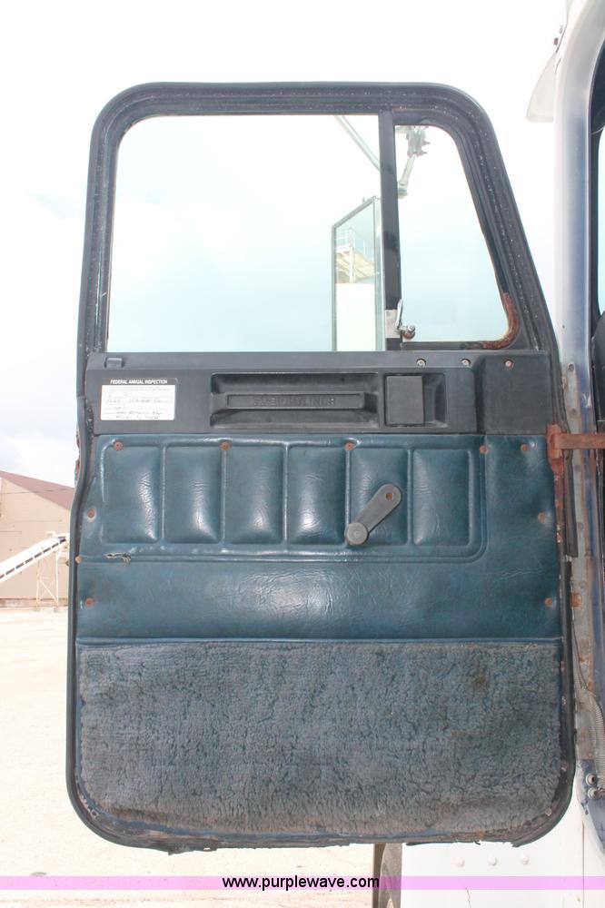 image for item C2682 1986 Freightliner Conventional FLC120-64T fertilizer tender truck