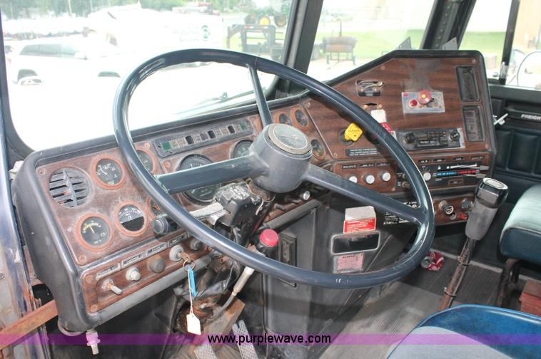 image for item C2682 1986 Freightliner Conventional FLC120-64T fertilizer tender truck