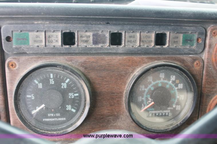 image for item C2682 1986 Freightliner Conventional FLC120-64T fertilizer tender truck