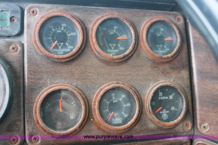 image for item C2682 1986 Freightliner Conventional FLC120-64T fertilizer tender truck