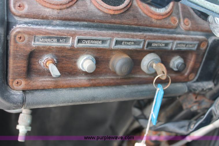 image for item C2682 1986 Freightliner Conventional FLC120-64T fertilizer tender truck