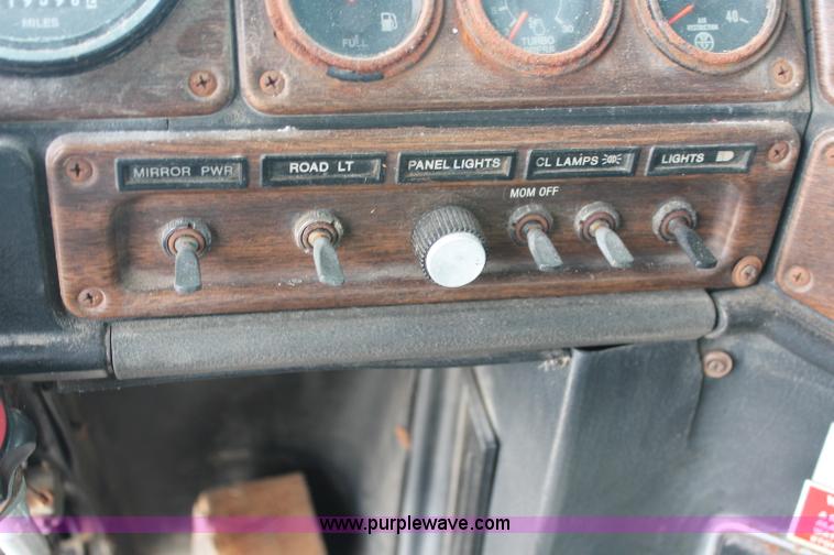 image for item C2682 1986 Freightliner Conventional FLC120-64T fertilizer tender truck