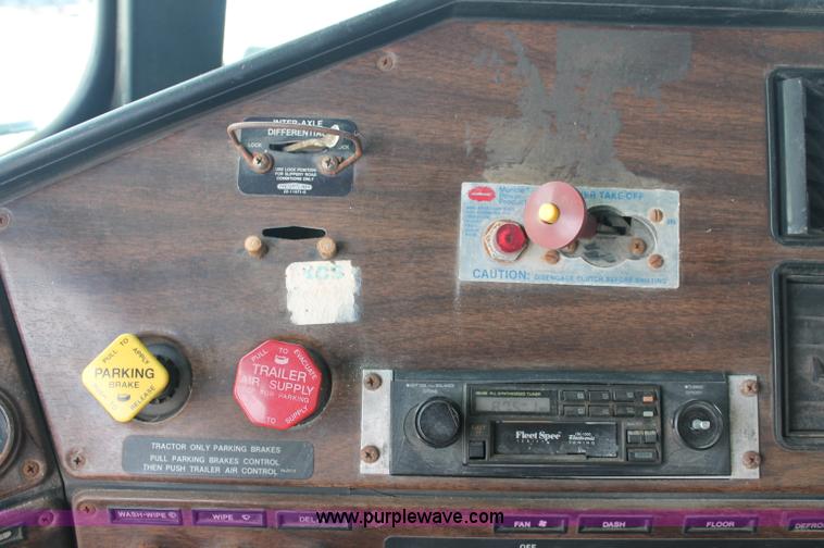 image for item C2682 1986 Freightliner Conventional FLC120-64T fertilizer tender truck