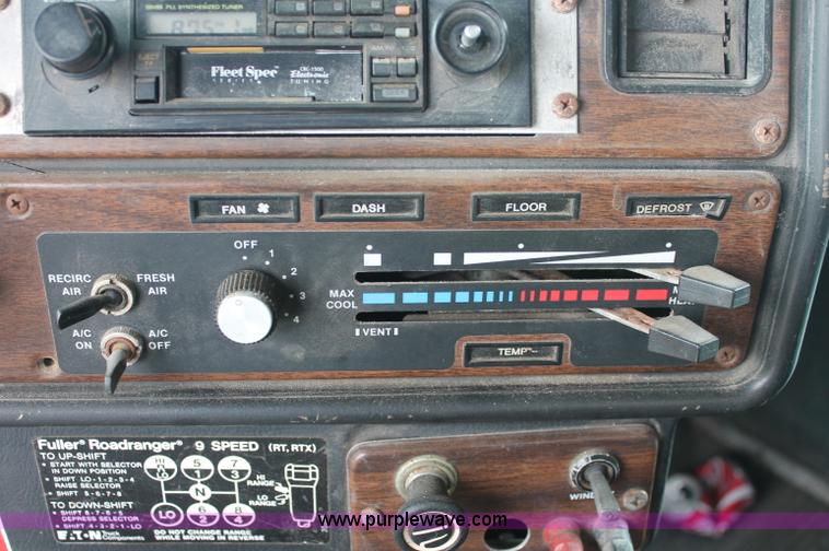 image for item C2682 1986 Freightliner Conventional FLC120-64T fertilizer tender truck