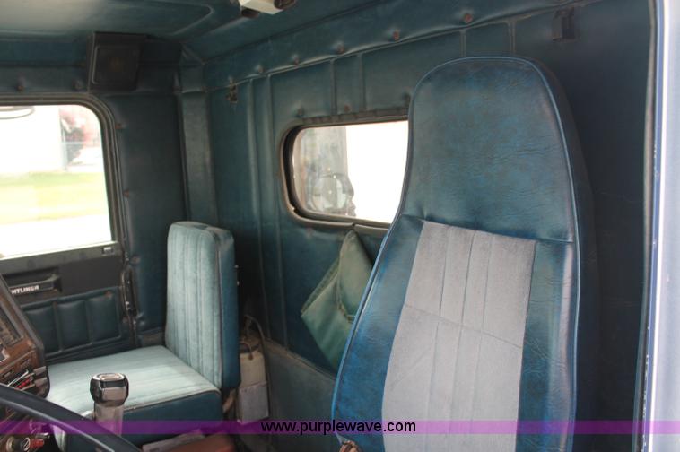 image for item C2682 1986 Freightliner Conventional FLC120-64T fertilizer tender truck