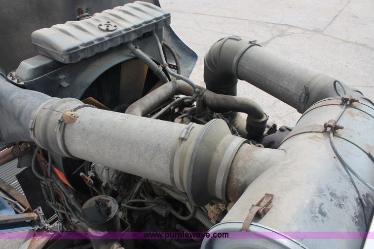 image for item C2682 1986 Freightliner Conventional FLC120-64T fertilizer tender truck