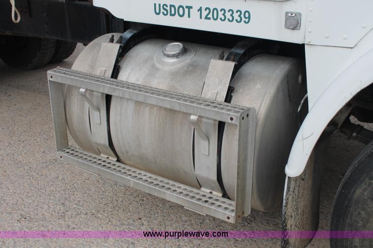 image for item C2682 1986 Freightliner Conventional FLC120-64T fertilizer tender truck