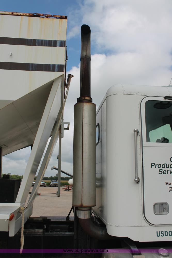 image for item C2682 1986 Freightliner Conventional FLC120-64T fertilizer tender truck