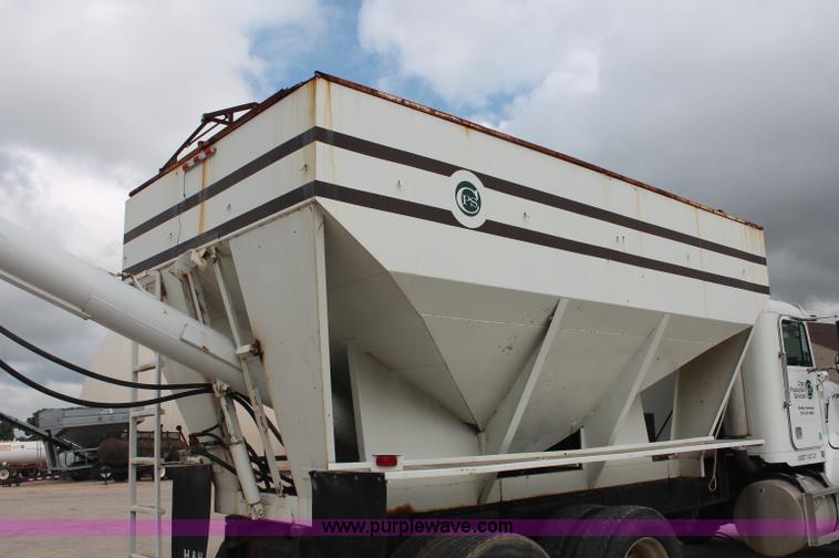 image for item C2682 1986 Freightliner Conventional FLC120-64T fertilizer tender truck