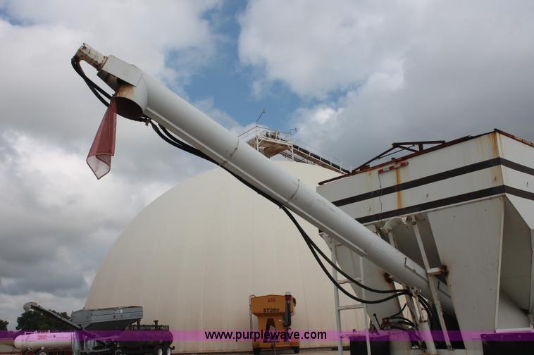 image for item C2682 1986 Freightliner Conventional FLC120-64T fertilizer tender truck