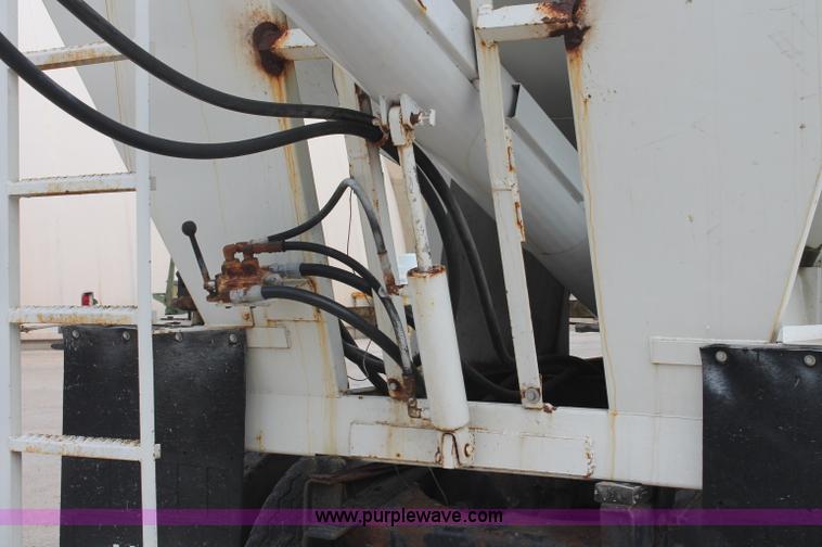 image for item C2682 1986 Freightliner Conventional FLC120-64T fertilizer tender truck