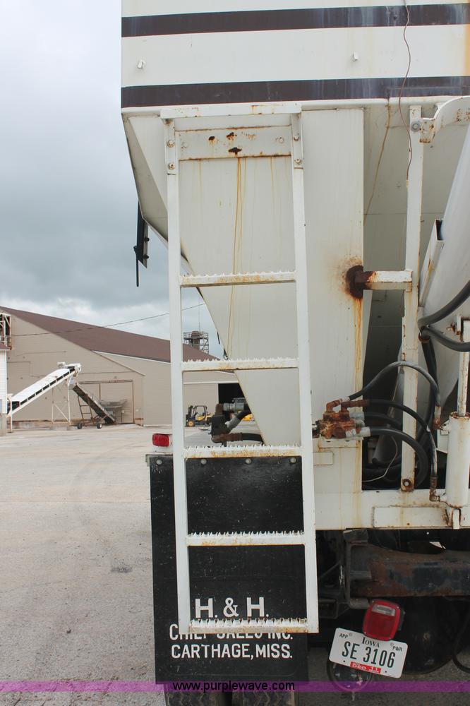 image for item C2682 1986 Freightliner Conventional FLC120-64T fertilizer tender truck