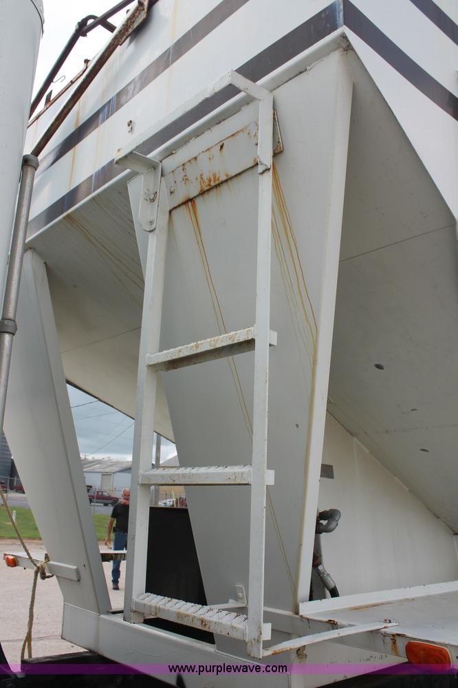 image for item C2682 1986 Freightliner Conventional FLC120-64T fertilizer tender truck