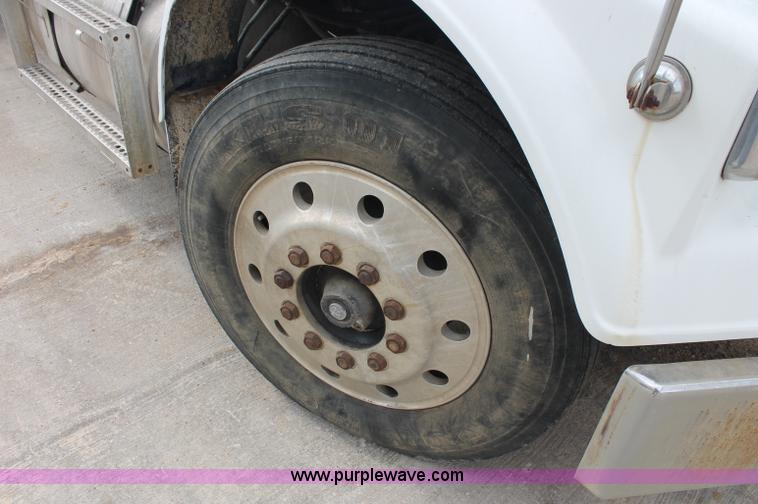 image for item C2682 1986 Freightliner Conventional FLC120-64T fertilizer tender truck