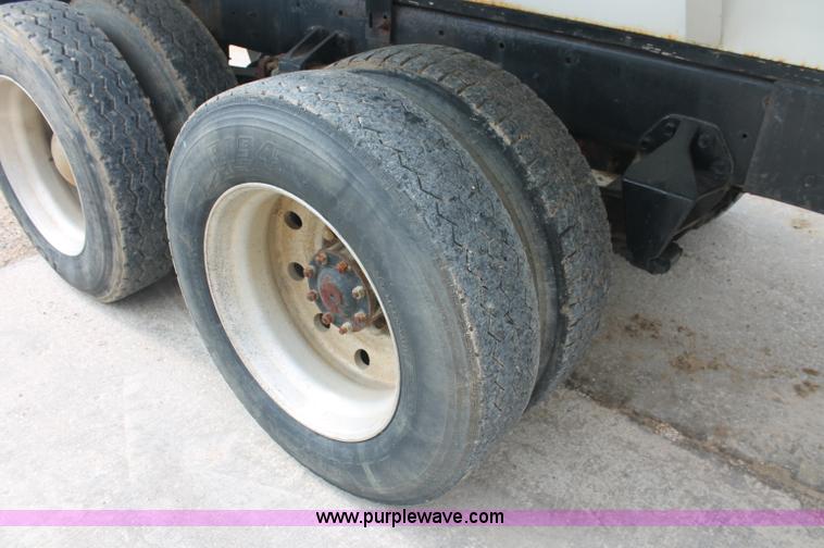 image for item C2682 1986 Freightliner Conventional FLC120-64T fertilizer tender truck