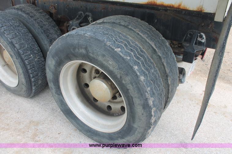 image for item C2682 1986 Freightliner Conventional FLC120-64T fertilizer tender truck