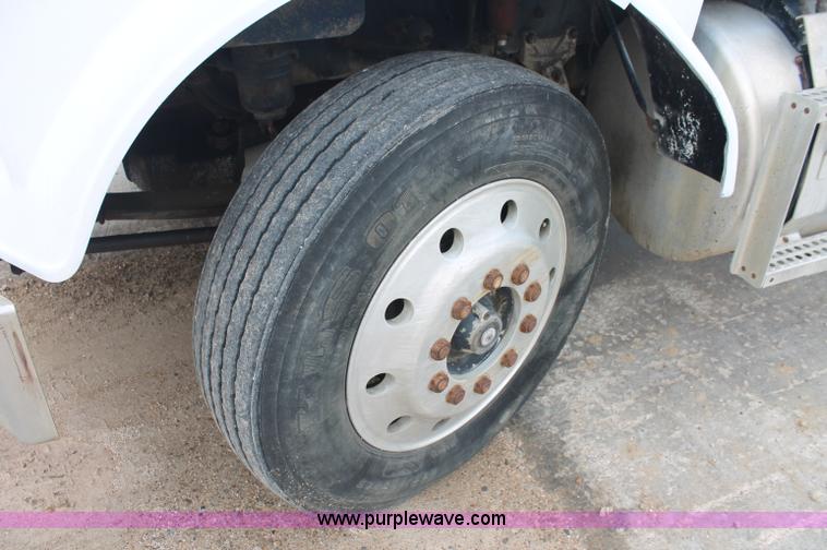 image for item C2682 1986 Freightliner Conventional FLC120-64T fertilizer tender truck